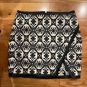 Express pattern mini skirt